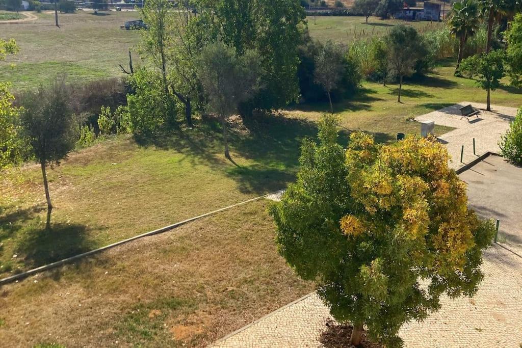 Vivenda Espacosa E Luminosa Villa Quelfes Bagian luar foto
